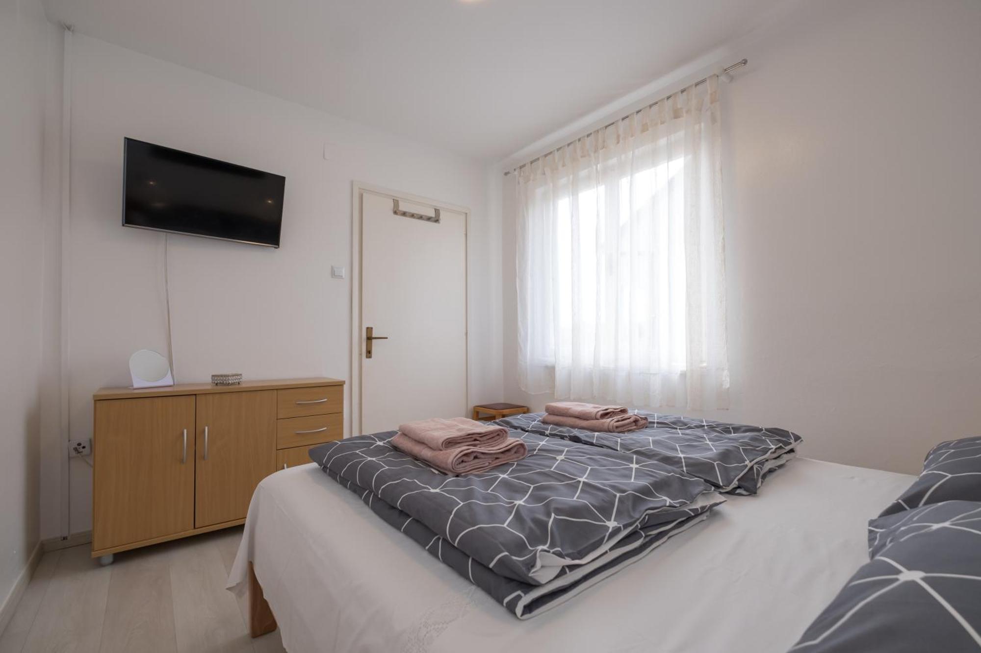 Apartments Lovorik クルク エクステリア 写真