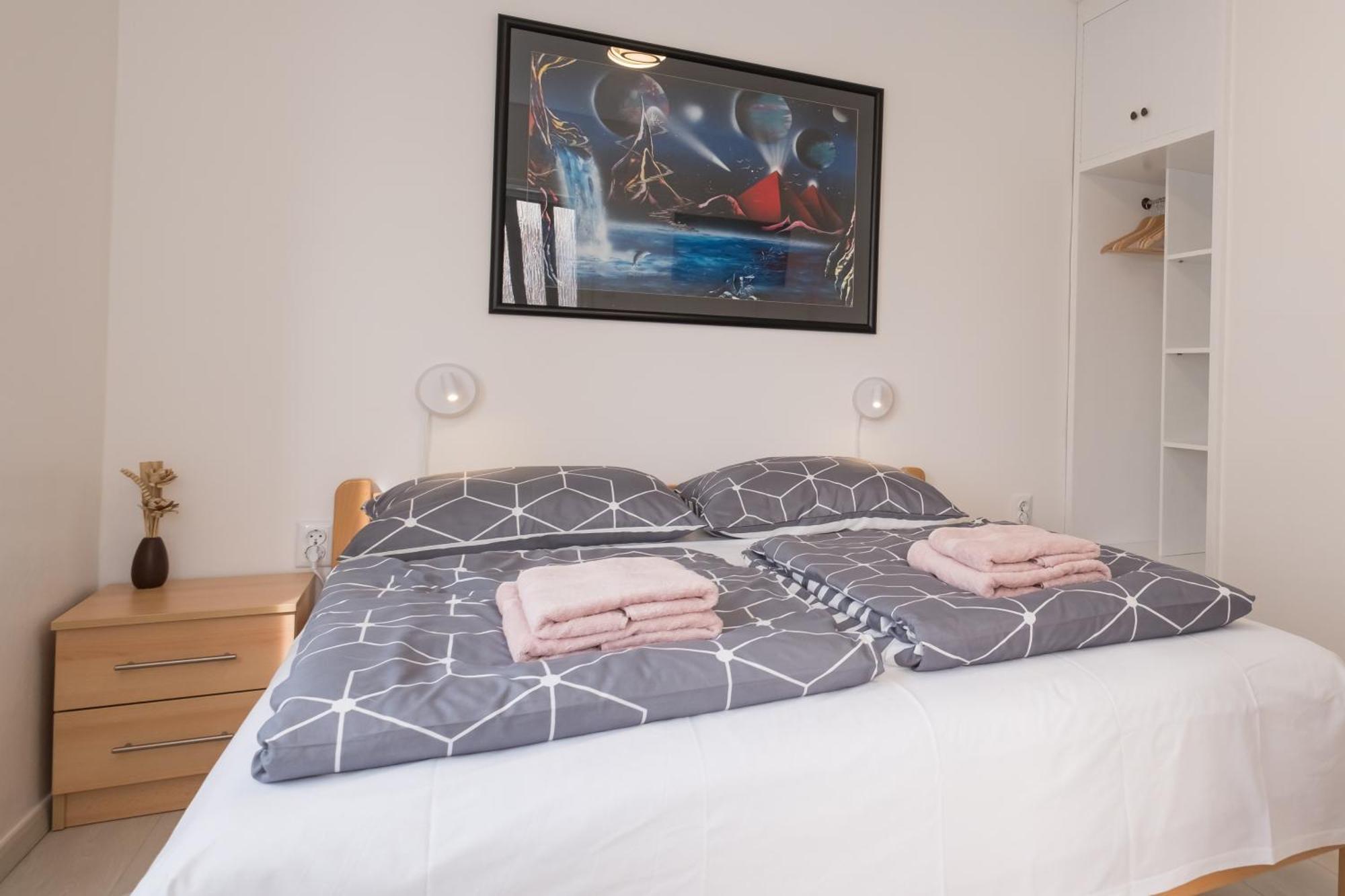 Apartments Lovorik クルク エクステリア 写真
