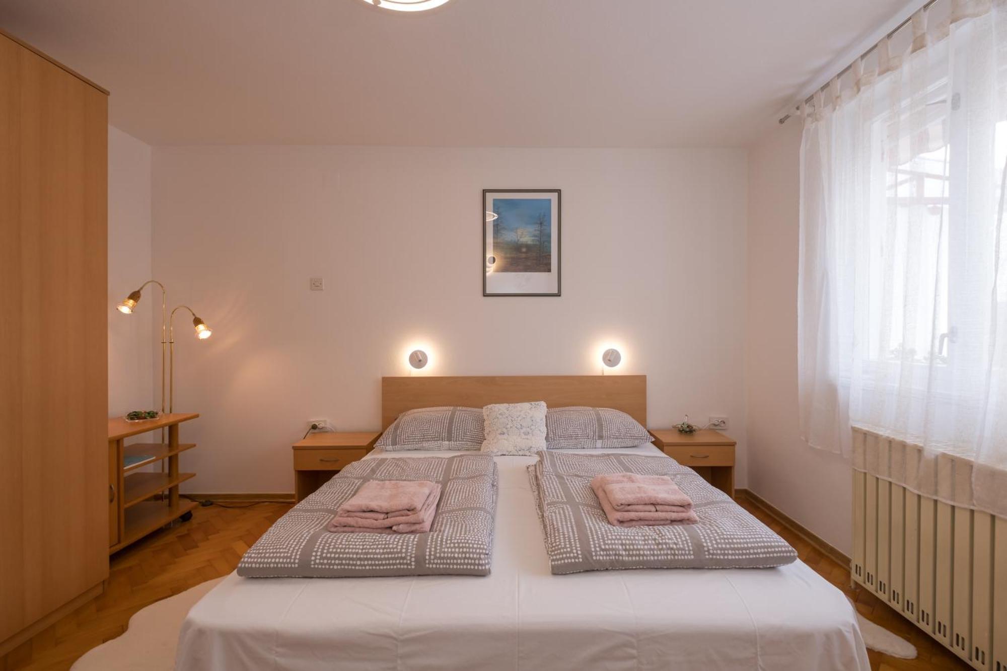 Apartments Lovorik クルク エクステリア 写真