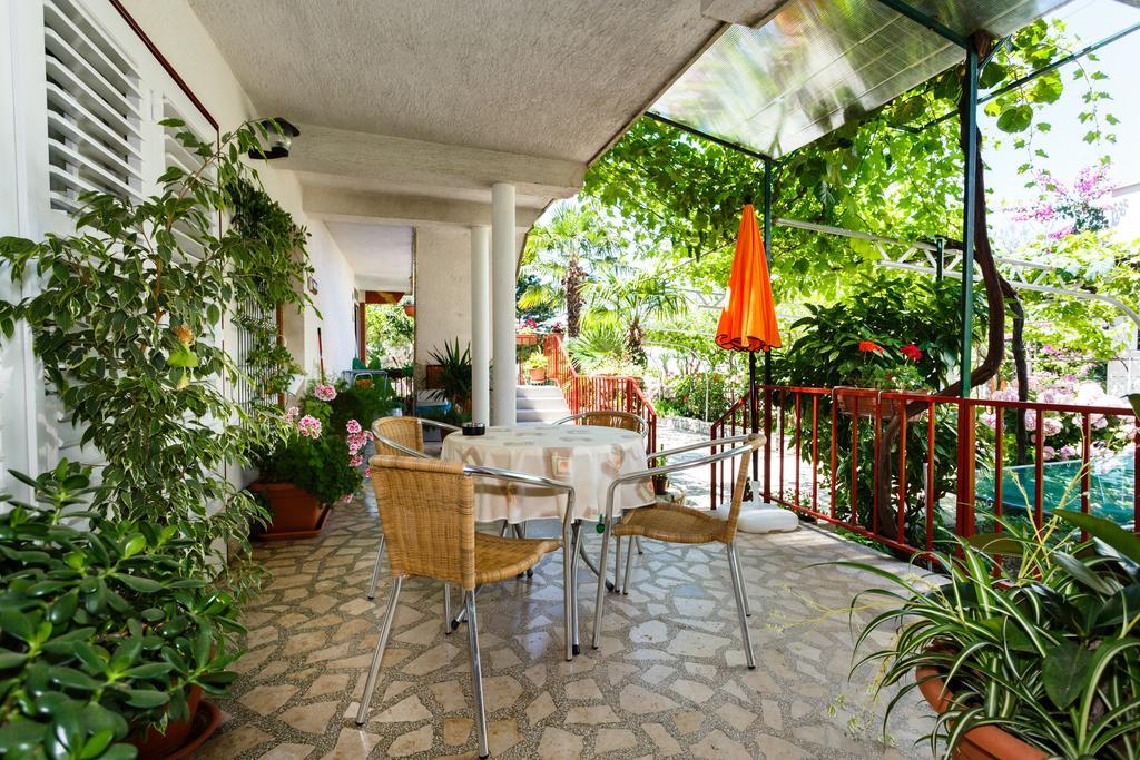 Apartments Lovorik クルク エクステリア 写真